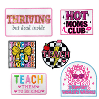 En gros, écussons brodés à paillettes pour femmes, thermocollants, avec slogans pour enseignantes et écussons scolaires 'Hot Moms Club' et 'Enseignez-leur à être gentils', pour chapeaux