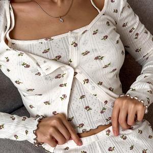 Женский летний сексуальный комплект пижамы: топ-камизоль с ребристой текстурой и принтом в виде сердечек + шорты с эластичной талией, модный комплект из двух предметов - Product Image 2