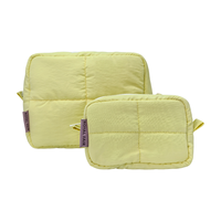 Trousse de toilette en coton pour le maquillage à la mode personnalisé en gros, trousse de toilette en coton à volants gonflés et matelassée pour le maquillage de voyage