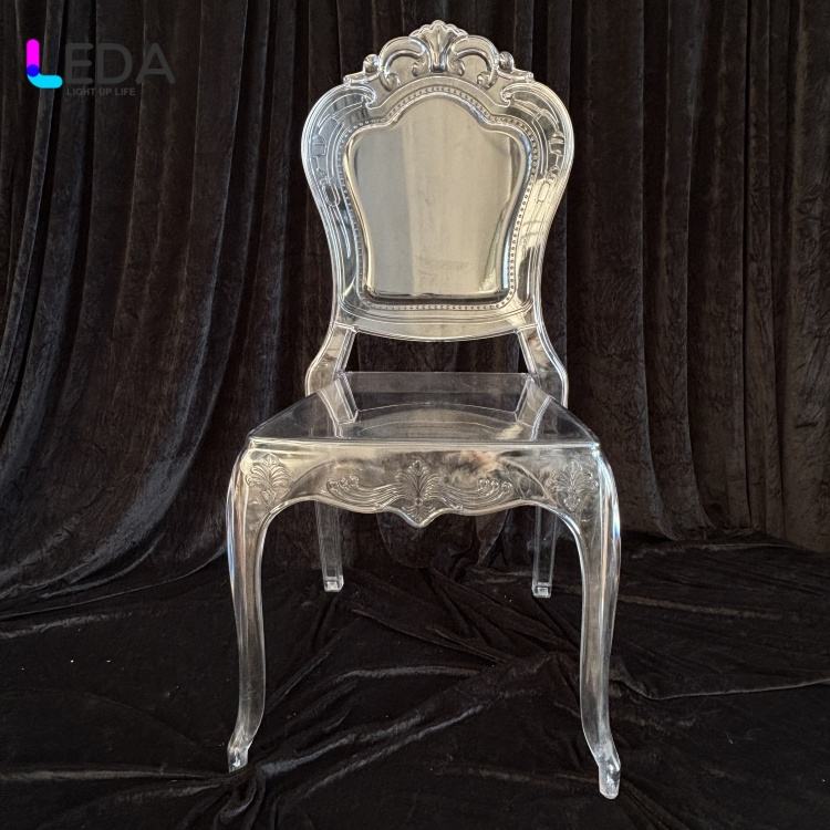 สีเทาเข้ม