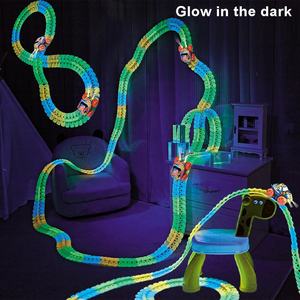 112 pièces lueur pistes de course fente <span class=keywords><strong>voiture</strong></span> jouet bâton sur mur piste <span class=keywords><strong>voiture</strong></span> ensemble pour enfants assembler piste flexible avec 360 rotation clignotant <span class=keywords><strong>voiture</strong></span> - Product Image 3