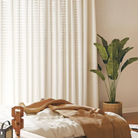 Rideaux occultants motorisés en tissu doux de qualité supérieure, sur mesure pour les hôtels, avec fonction d'ondulation électrique.