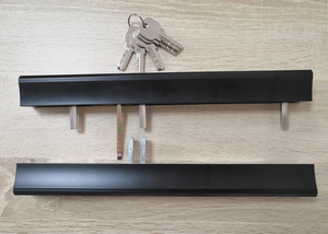 Cerradura de pestillo de llave de puerta corredera de aluminio de lujo de 300MM Cerradura ficticia de estilo de diseño moderno con y sin llave para Tailandia e India - Product Image 2