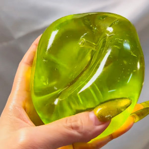 NUEVO Juguete Antiestrés de TPR con Forma de Manzana y Té Verde de Maltosa de 8 cm, Regalo para Niños y Adultos, Alivio de la Fatiga, Venta al por Mayor - Product Image 1