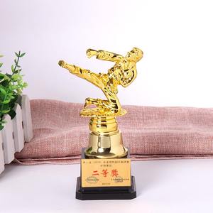 Coupe <span class=keywords><strong>du</strong></span> trophée <span class=keywords><strong>de</strong></span> la compétition <span class=keywords><strong>de</strong></span> taekwondo en or personnalisé en matière plastique pour le sport - Product Image 4