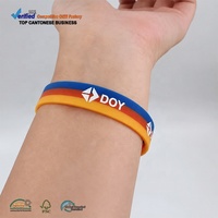 Bracelet en silicone personnalisé avec logo couleur et breloque, idéal pour la promotion et les cadeaux