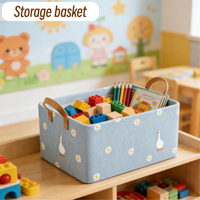 Panier de rangement pliable en lin bleu clair avec imprimé marguerites et oies, poignées en tissu renforcé pour l'organisation de la chambre d'enfant et du placard