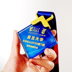 Benutzer definierte Medaillen mit Band Rhombus Form geschnitzte Kristallglas Trophäe Günstige leere Glas medaillen Gravur Technik - Product Image 6