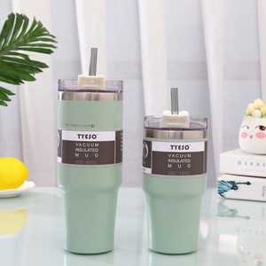 JZYZ bouteille d'eau créative irrégulière vente en gros Tube carré Fruit café <span class=keywords><strong>une</strong></span> <span class=keywords><strong>chope</strong></span> à bière avec un bracelet en verre épaissi - Product Image 3