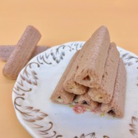 Biskuit nasi rasa coklat tua dan susu