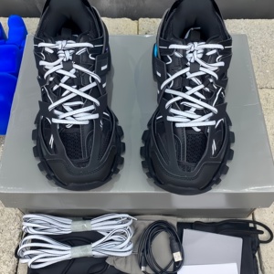 Zapatillas Deportivas Unisex de Alta Calidad Track 3.0 con Luces LED, Suela Gruesa Retro, Cuero Genuino, Transpirables para Exteriores - Product Image 2