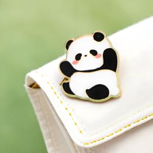 中国パンダかわいいラペルピンハードエナメルブローチ動物アニメエナメルチャーム金メッキ服用バッジ