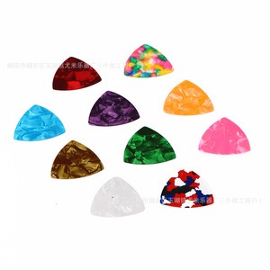 Grande plectre de guitare triangulaire en celluloïd, 31mm x 30.5mm, forme universelle en forme de larme pour instruments de musique - Product Image 2