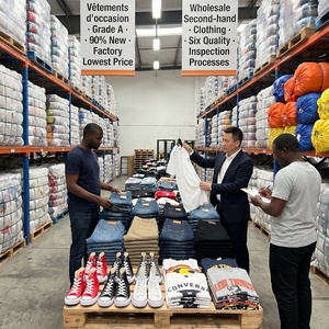 Abbigliamento Usato Misto di Grado A Direttamente dalla Fabbrica HHRT, <span class=keywords><strong>Vestiti</strong></span> di Seconda Mano Assortiti per Uomo e <span class=keywords><strong>Donna</strong></span>, Estate e Inverno, Vendita all'Ingrosso - Product Image 1