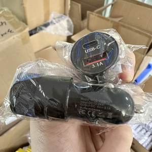 Anpassbares Logo USB PD Aluminium Schnell-Ladegerät für Auto 5V3A Typ-C USB Schnellladung für Mobiltelefone Autos LED - Product Image 4