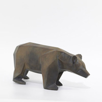 Figurine d'animal moderne en céramique en forme d'ours avec un diamant, décoration d'accentuation luxueuse et écologique pour une décoration intérieure contemporaine et élégante