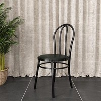 Ensemble de table et de chaises de restaurant en cuir, style moderne et élégant, pour la zone de restauration du café