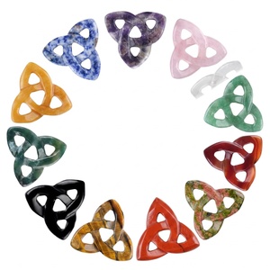 Piedra de Palma de Cristal Natural de 38 mm con Nudo de <span class=keywords><strong>Iris</strong></span> Triquetra, Símbolo Irlandés, Cristal Curativo, Mini Decoración de Escritorio, Regalo - Product Image 2