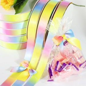 Lazo de Plástico Multicolor con Diseño de Arcoíris, Lazo Pre-atado Decorativo para Cajas de Regalo, Paquetes de Dulces y Decoración de Fiestas - Product Image 6