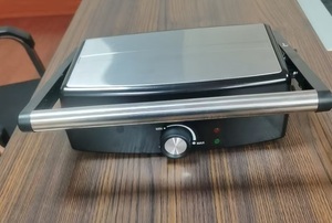 Griglia elettrica Panini Grill in acciaio inossidabile a 4 fette aperta a 180 gradi - Product Image 2