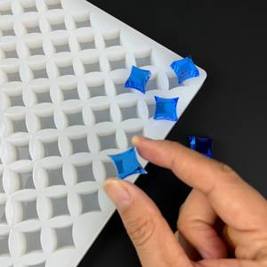 Aranceles más bajos en abundancia Cubo de corazón cuadrado personalizado Molde medicado Pascua Silicona Gummy Bear <span class=keywords><strong>Candy</strong></span> Fondant Mold - Product Image 1