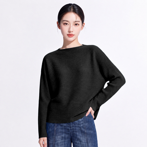 Camiseta Miyake de Manga Larga para Mujer, Oversize, Tejida, Color Sólido, Minimalista, Cuello Redondo, Ajuste Holgado, Hombros Caídos, Transpirable y Ecológica - Product Image 2