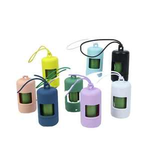 Dispenser Portatile e Durevole per Sacchetti Biodegradabili per Rifiuti di Animali Domestici, Multicolore, Impermeabile, Ecologico, in Plastica Riutilizzabile e Ricaricabile per Cani - Product Image 1