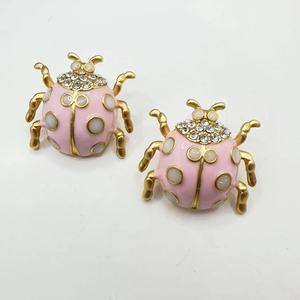 Pendientes <span class=keywords><strong>de</strong></span> <span class=keywords><strong>mariquita</strong></span> con incrustaciones <span class=keywords><strong>de</strong></span> diamantes <span class=keywords><strong>de</strong></span> moda Retro para mujer, joyería <span class=keywords><strong>de</strong></span> aro <span class=keywords><strong>de</strong></span> aleación <span class=keywords><strong>de</strong></span> moda <span class=keywords><strong>de</strong></span> gama alta, versátil altamente personalizada - Product Image 2
