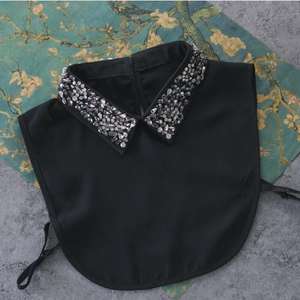 Diseños de <span class=keywords><strong>Cuello</strong></span> de <span class=keywords><strong>Camisa</strong></span> Falsa Negra con Cuentas de Cristal de Lujo Hechos a Mano - Product Image 1