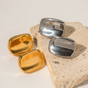 Pendientes minimalistas rectangulares pulidos para mujer, acero de titanio, oro de 18 quilates, diseño geométrico, uso diario - Product Image 2