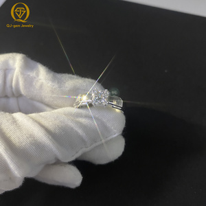 Anillo de Diseño Personalizado para Mujer, Corte Princesa Cuadrado, Diamante Cultivado en Laboratorio, Oro Blanco de 10K, Talla Personalizada/Grabado Interior para Boda - Product Image 1