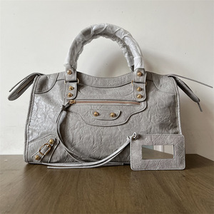Fabrikneue französische Retro-Trend-Handtasche für Mädchen, Paris Nieten-Umhängetasche, Reißverschluss-Kissen-Tasche, stilvolles Design für Damen - Product Image 5