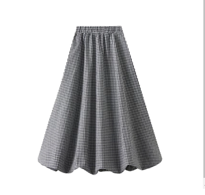 Cintura elástica personalizada Bloom diseño acampanado sostenible a cuadros A-Line Gingham Falda larga para mujeres - Product Image 5