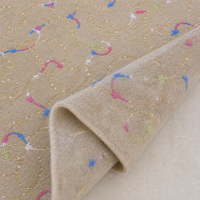 Tissu tricoté 100 % polyester personnalisé, motif tourbillon pastel, broderie de rêve, base en feutre doux couleur camel, points irréguliers et courbes aléatoires