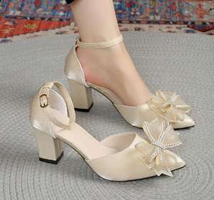 Nouvelles sandales de mariée à talons hauts, à bout pointu, à bride droite ajourée, avec nœud en strass, confortables pour les pieds - Product Image 4