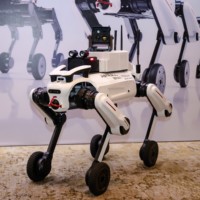 Robot industriel à roues et à jambes robustes, à longue autonomie pour l'inspection autonome