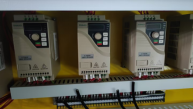 Machine à chantourner CNC intelligente JIYU JY-869JKSCF avec servomoteur, coupe de finition à 4 têtes, suivi de bord intérieur et roue auxiliaire pour bord étroit