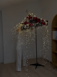 Albero di Natale Artificiale Pop-Up Pre-Decorato di Alta Qualità 5FT con Luci LED Bianco Caldo, Personalizzabile in Materiale PVC Effetto Fiamma - Product Image 2