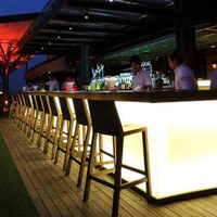 Comptoir de bar portable moderne en surface solide noire sur mesure pour la maison, les bars et les restaurants