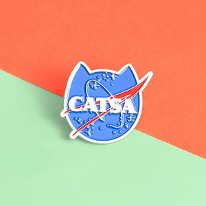 Pin esmaltado DIY <span class=keywords><strong>CATSA</strong></span> Blue Cat Planet, insignia de mezclilla de aleación chapada en oro, tallada, en stock para venta al por mayor, broche de gato - Product Image 1