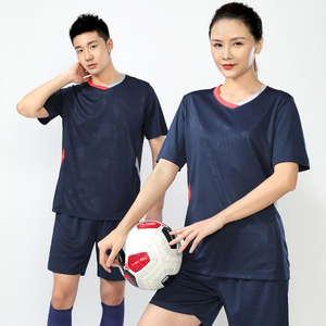 Layanan OEM Grosir Setelan Seragam Sepak Bola Gaya Klub Eropa Kustom, Jersey dan Celana Pendek Sepak Bola yang Bernapas dan Tahan Lama untuk Latihan Penggemar - Product Image 3