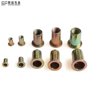 Écrou à riveter en acier au carbone à tête plate <span class=keywords><strong>M10</strong></span> 1.25, corps <span class=keywords><strong>cylindrique</strong></span> galvanisé, à extrémité ouverte pour connexion de tôles fines - Product Image 3