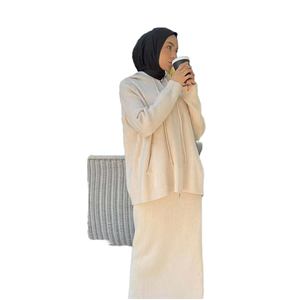 W-99 2025 ฤดูใบไม้ผลิ ฤดูใบไม้ร่วง ฤดูหนาว ชุดอาบายะห์ผู้หญิงมุสลิมแบบใหม่ สีพื้น ผ้าถักเรยอนเนื้อนุ่ม ระบายอากาศได้ดี ยาวคลุมเท้า ใช้งานได้หลากหลาย - Product Image 4