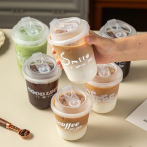 Gobelets à café et à bulles en plastique PET jetables imprimés avec logo personnalisé, en forme de U, avec couvercles et pailles, recyclables, sans BPA, conformes aux normes FDA, 10-24 oz - Product Image 1