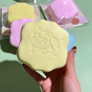 Jouets anti-stress en forme de gâteau au lait style Kawaii, mignons, à remontée lente, en PU, pour enfants, vente en gros - Product Image 4