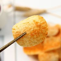 Natuurlijke Kleur Oliearme Gezonde Snack Export Kwaliteit Premium Aardappelchips Vacuümgefrituurde Knapperige Chips