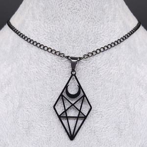Nouveau pendentif en acier inoxydable pentagramme inversé gothique en forme de croissant, <span class=keywords><strong>collier</strong></span> tendance en acier titane d'Europe et d'Amérique - Product Image 1