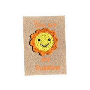 Tarjetas de Felicitación de Crochet y Kits de Materiales para Manualidades - Manualidades para Bodas, Cumpleaños y Festividades con Diseño de Pequeño Sol Amarillo - Product Image 1
