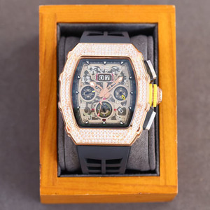 Montre pour homme haut de gamme, élégante et luxueuse, étanche, avec chronographe et tachymètre entièrement sertis de diamants Moissanite, bracelet en caoutchouc - Product Image 1