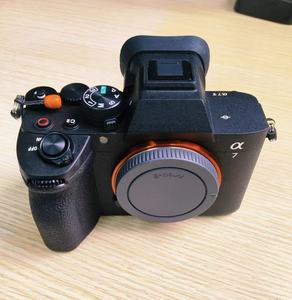 กล้องมิเรอร์เลส Sony A7M5 มือสอง (เฉพาะบอดี้) พร้อมส่ง เหมาะสำหรับถ่ายภาพบุคคล ถ่ายภาพเชิงพาณิชย์ วีล็อก และทำภาพยนตร์ - Product Image 1